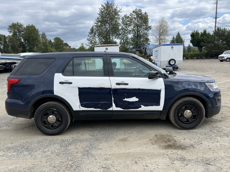 2016-ford-explorer-image-3