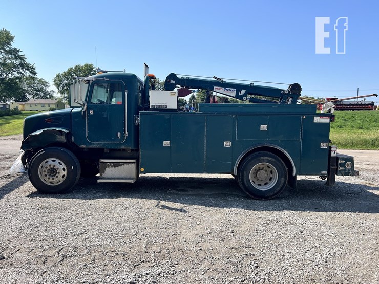 2005-peterbilt-335-image-2