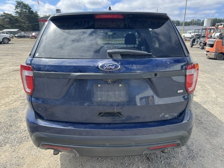 2016-ford-explorer-image-5