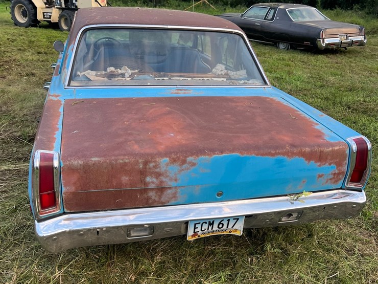 1972-plymouth-valient￼,-slant-six-engine-and-manual-transmission,-glass-is-good,-leaf-springs,-been-sitting-for-a-long-time.-image-16