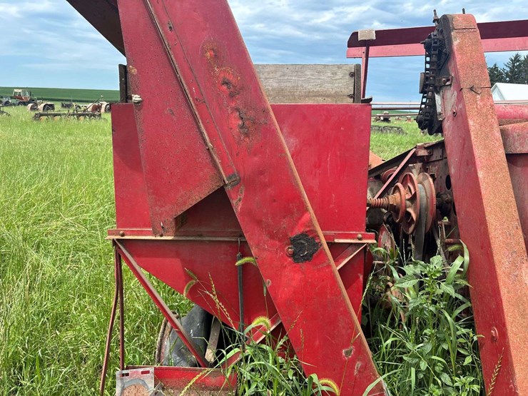 massey-harris-clipper-combine-image-11