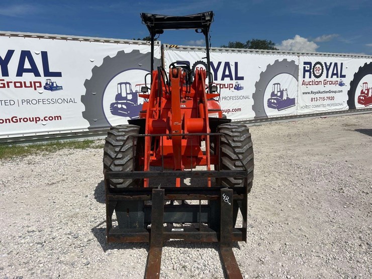 2011-kubota-r520s-image-17