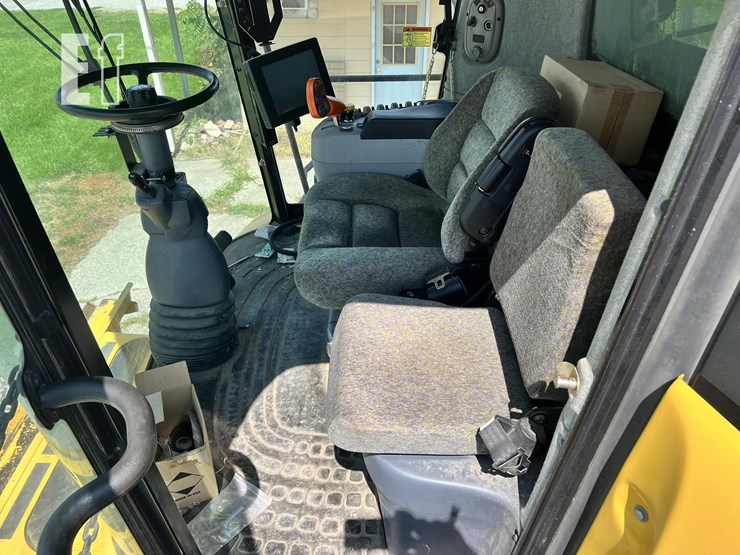 2010-new-holland-cr9060-image-15