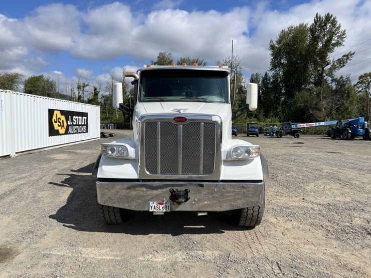 2020-peterbilt-567-image-8