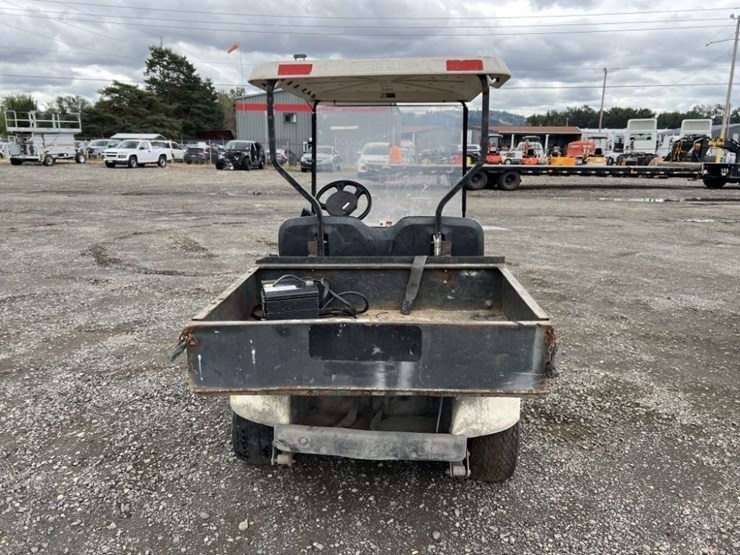 ez-go-textron-golf-cart-image-5