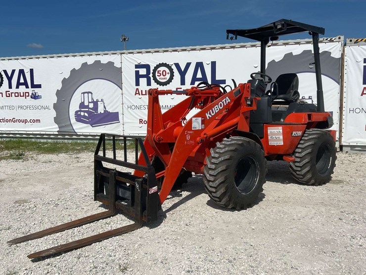 2011-kubota-r520s-image-1