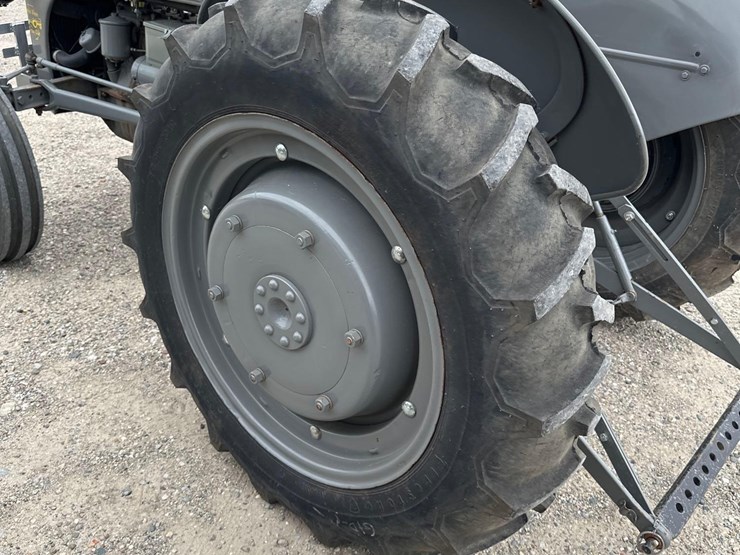 2040-ford-2n-image-9