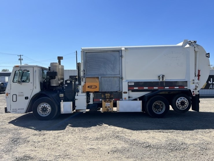 2011-mack-leu612-image-7