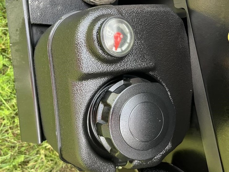 2011-john-deere-gator-xuv-825i-image-19