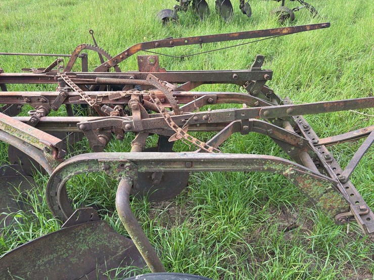 moline-5-bottom-14”-pull-type-plow-image-16