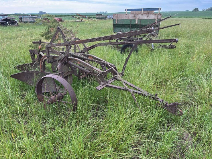 2-bottom-14”-pull-type-plow-image-3