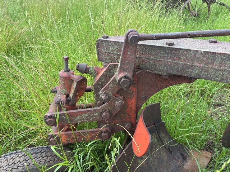 ji-case-5-bottom-14"-pull-type-plow-image-23
