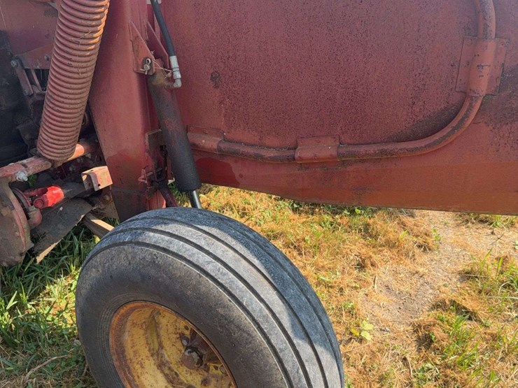 new-holland-411-image-5