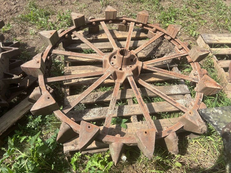 50"-john-deere-skeleton-wheel-image-2
