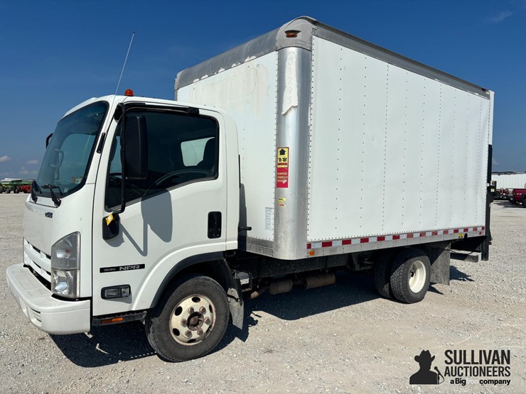 2015-isuzu-npr-image-1