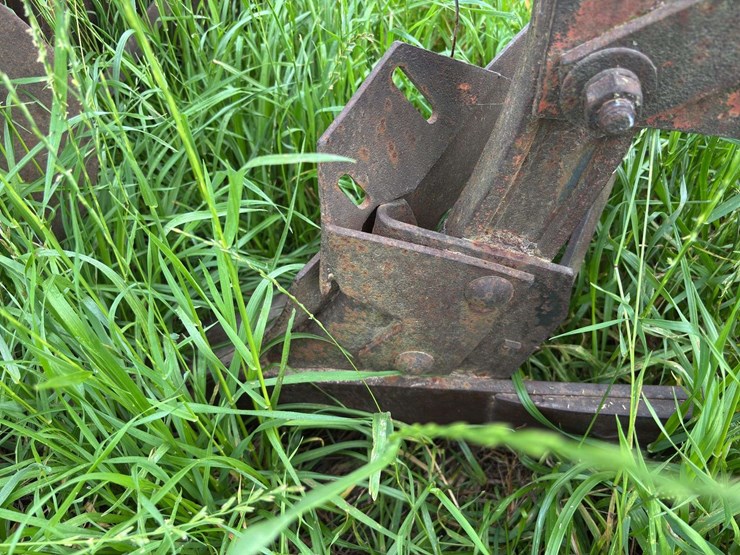moline-5-bottom-14”-pull-type-plow-image-43