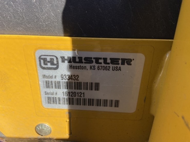hustler-fastrak-zero-turn-mower-image-21
