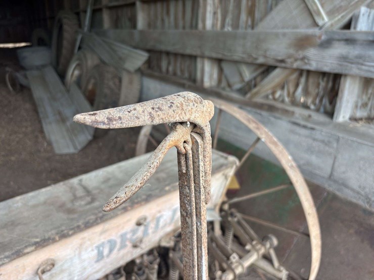 moline-8’-grain-drill-image-54