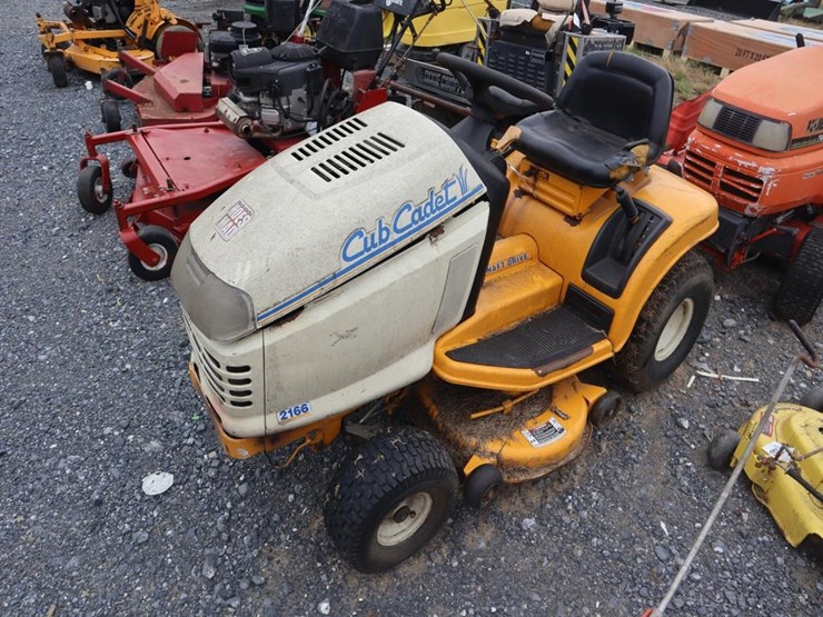 cub-cadet-riding-mower-image-4