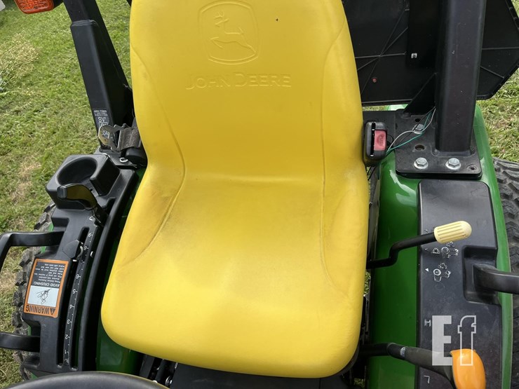 2013-john-deere-2032r-image-19