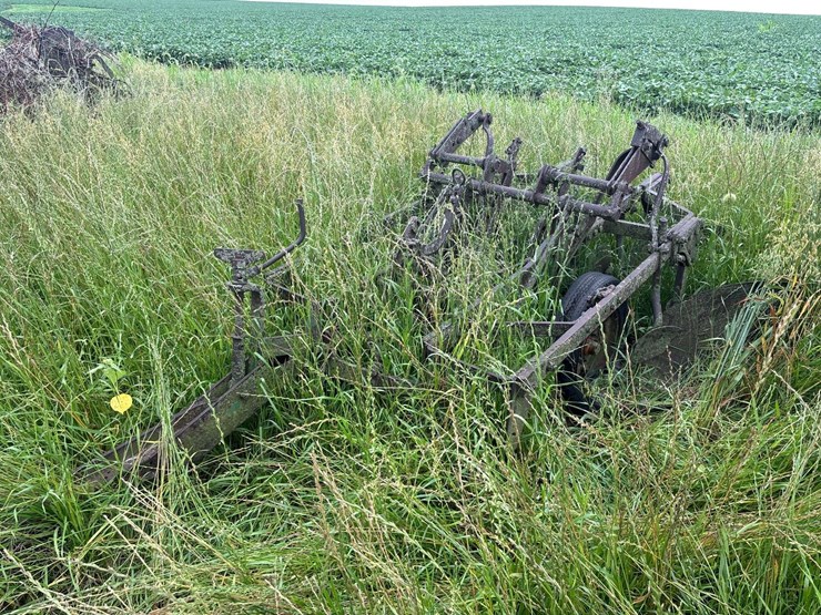 2-bottom-14”-two-way-plow-image-1