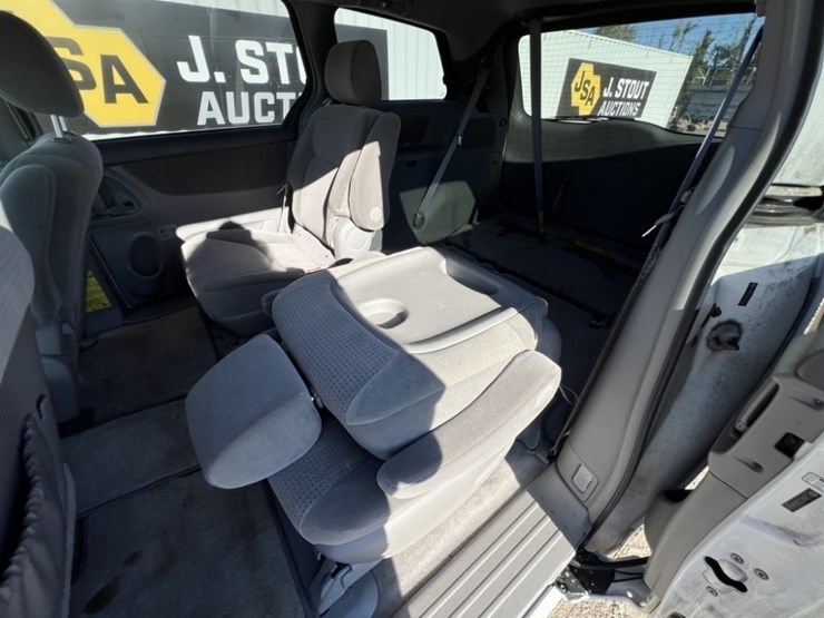 2006-toyota-sienna-le-image-23