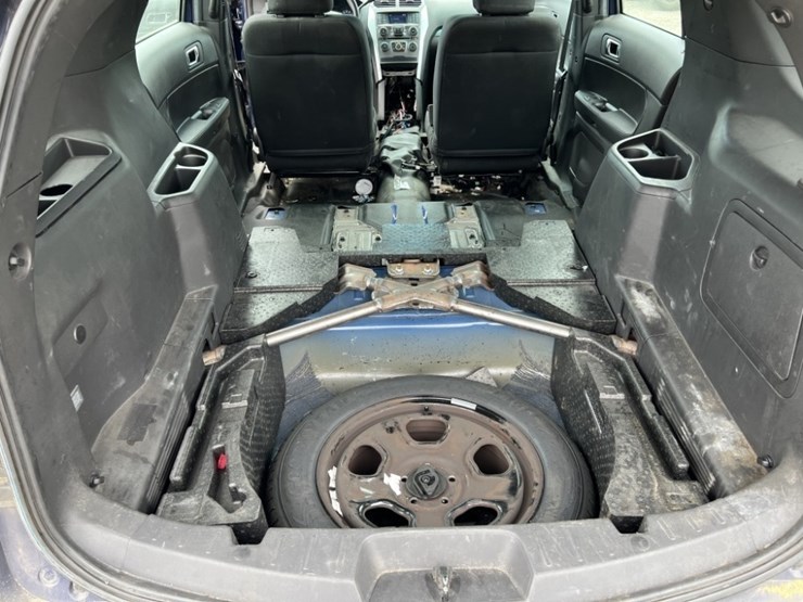 2015-ford-explorer-image-22