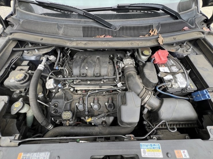 2015-ford-explorer-image-15