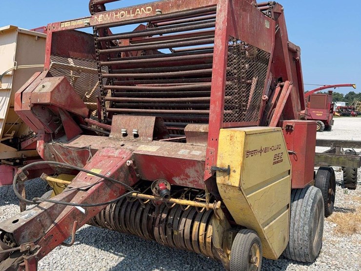 new-holland-852-image-2