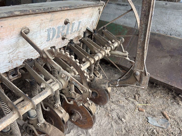 moline-8’-grain-drill-image-53
