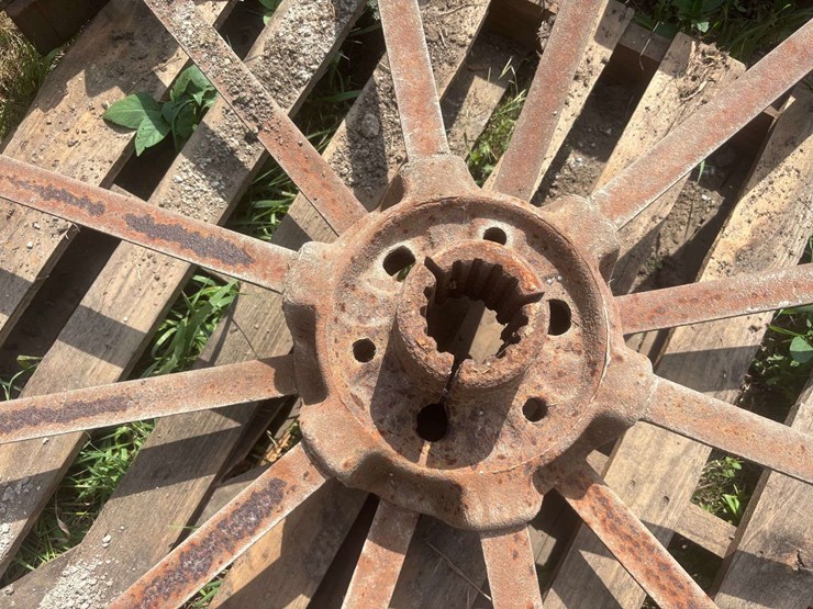 50"-john-deere-skeleton-wheel-image-5