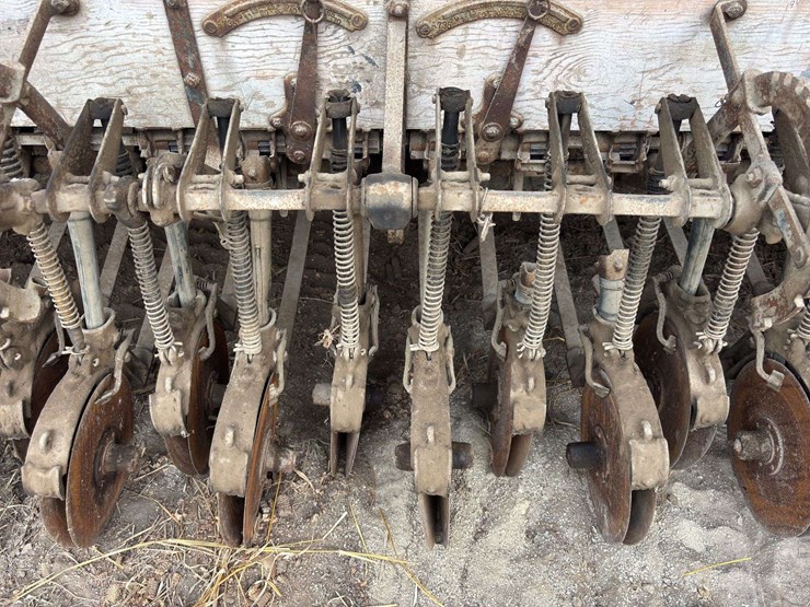 moline-8’-grain-drill-image-49