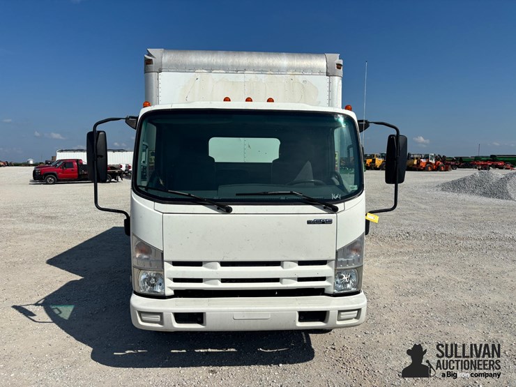 2015-isuzu-npr-image-2