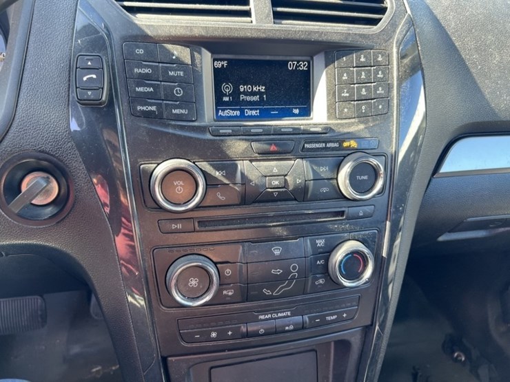 2018-ford-explorer-image-33