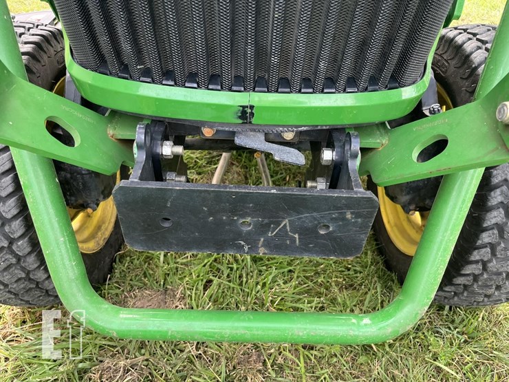 2013-john-deere-2032r-image-17