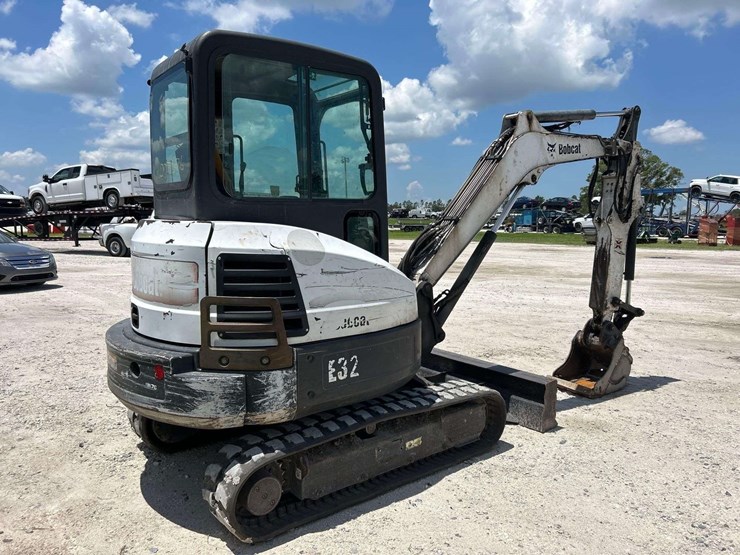 2013-bobcat-e32-image-3
