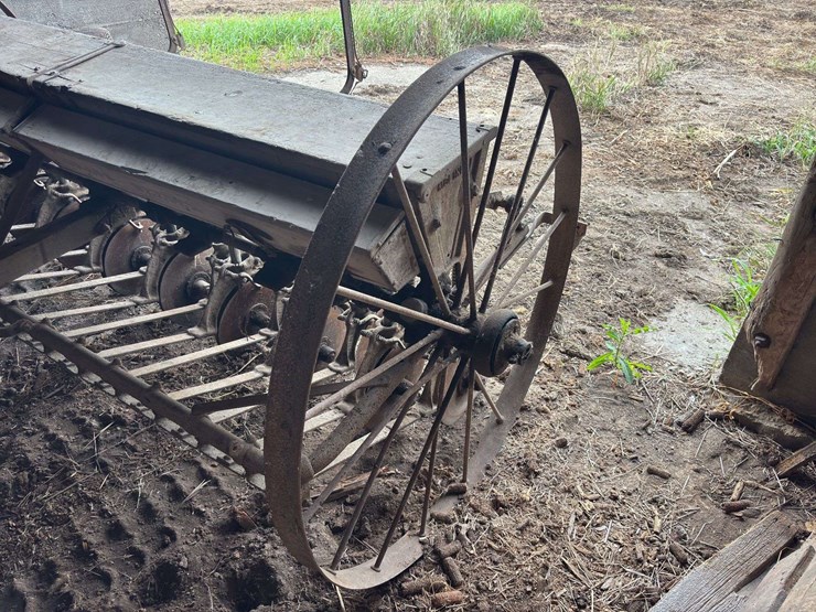moline-8’-grain-drill-image-17