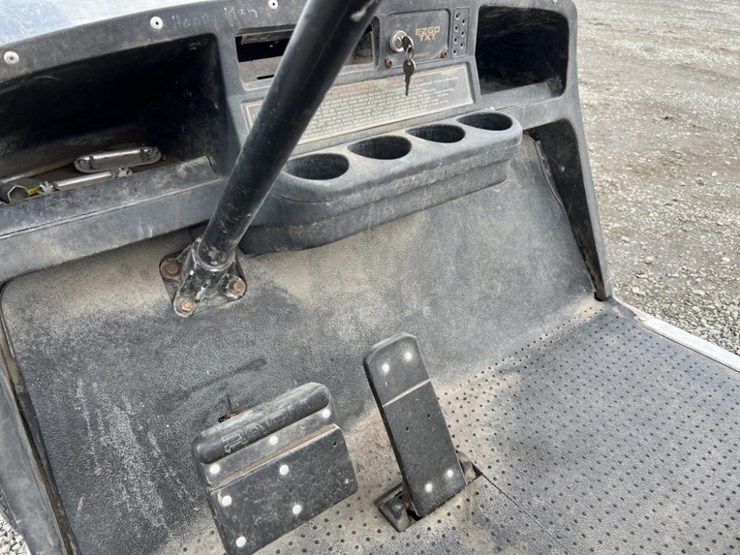 ez-go-textron-golf-cart-image-11