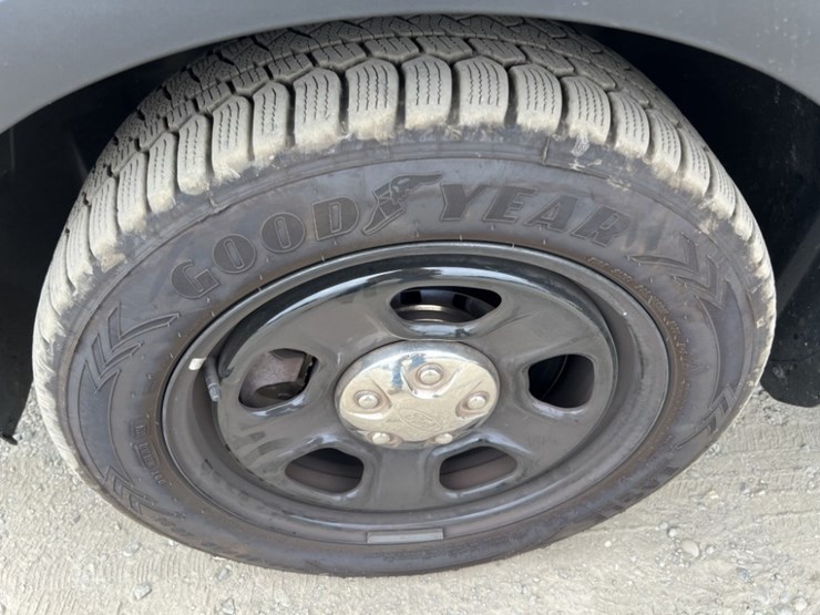 2017-ford-explorer-image-15