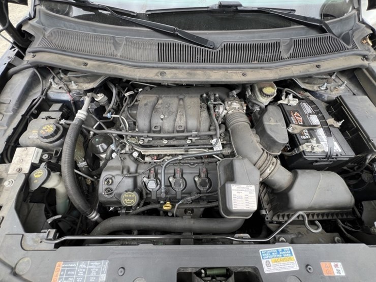 2016-ford-explorer-image-13