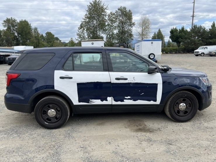 2017-ford-explorer-image-3