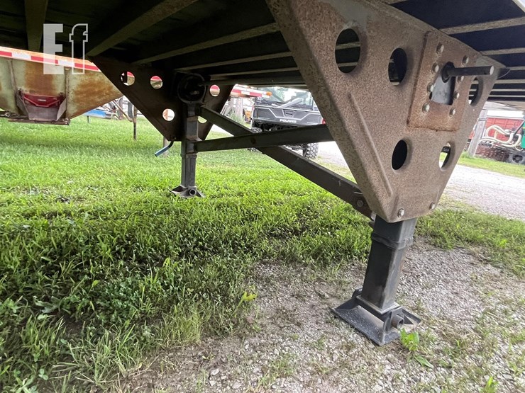 2003-utility-53'-image-20
