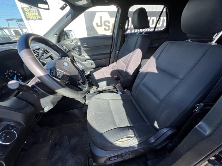2018-ford-explorer-image-26