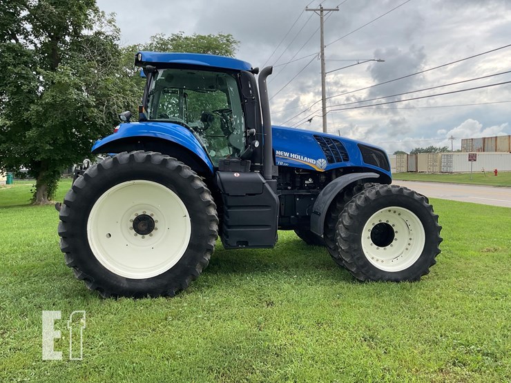 2013-new-holland-t8.330-image-2