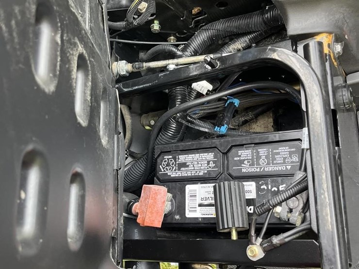 2011-john-deere-gator-xuv-825i-image-16