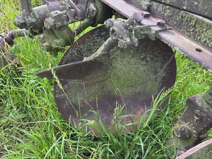 3-bottom-25”-terracing-plow-image-26