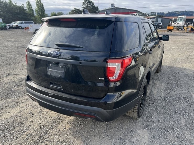 2017-ford-explorer-image-4