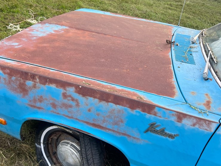 1972-plymouth-valient￼,-slant-six-engine-and-manual-transmission,-glass-is-good,-leaf-springs,-been-sitting-for-a-long-time.-image-28
