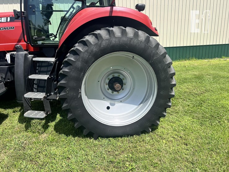2010-case-ih-magnum-215-image-22