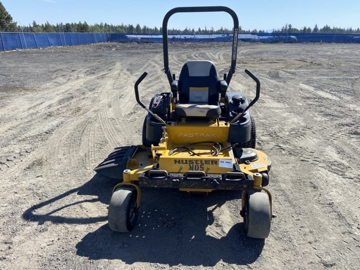 hustler-fastrak-zero-turn-mower-image-8
